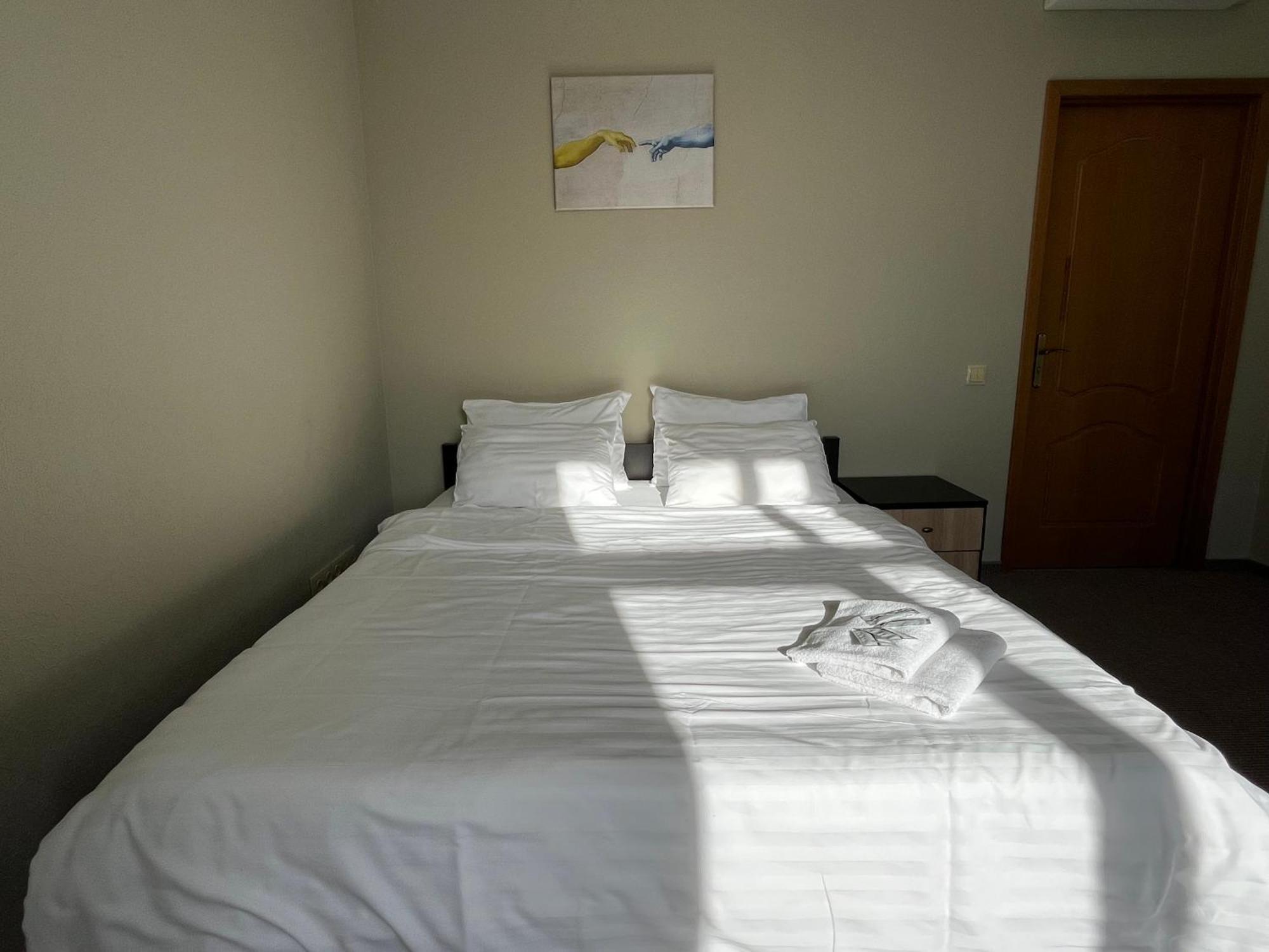 4Room Hostel Kyiv Exterior photo