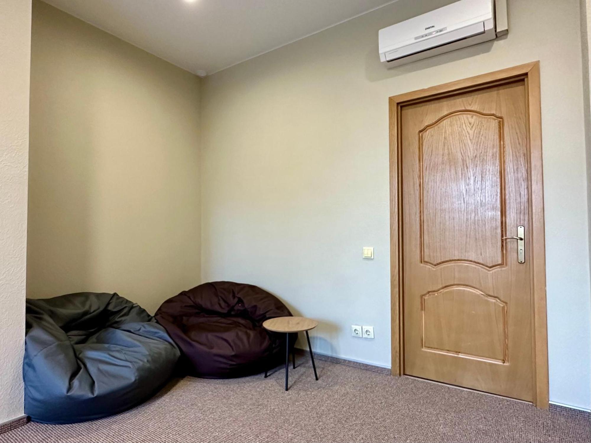4Room Hostel Kyiv Exterior photo
